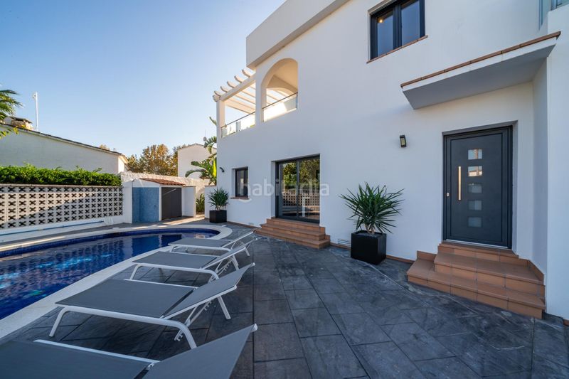 Foto eaedc6d6-1ce2-451c-a6fe-961c670c6481. Casa amb calefacció aparcament piscina a Montgrí Empuriabrava