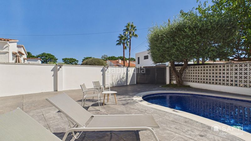 Foto eb3b1b28-6a11-4d58-95ab-9cd1d3e8537e. Casa amb calefacció aparcament piscina a Montgrí Empuriabrava