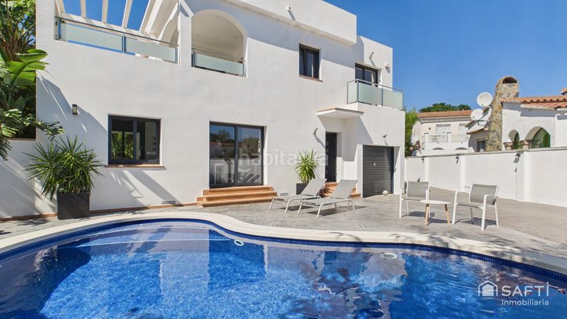 Foto f65ff406-0705-42cf-a5cd-265c631bbaf7. Casa amb calefacció aparcament piscina a Montgrí Empuriabrava