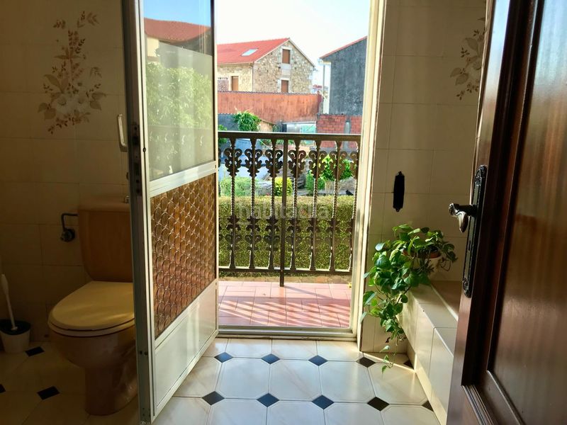 Foto 0fd26e0a-537c-4e8e-a2a0-c33c7c03ee10. Casa amb aparcament a Noia