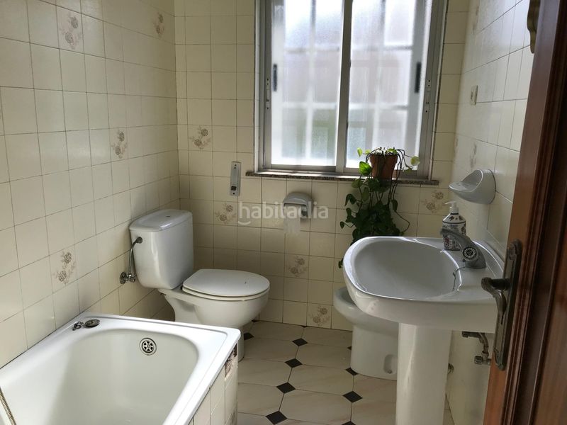 Foto 97856469-aa30-4820-846b-b343a03e657c. Casa amb aparcament a Noia