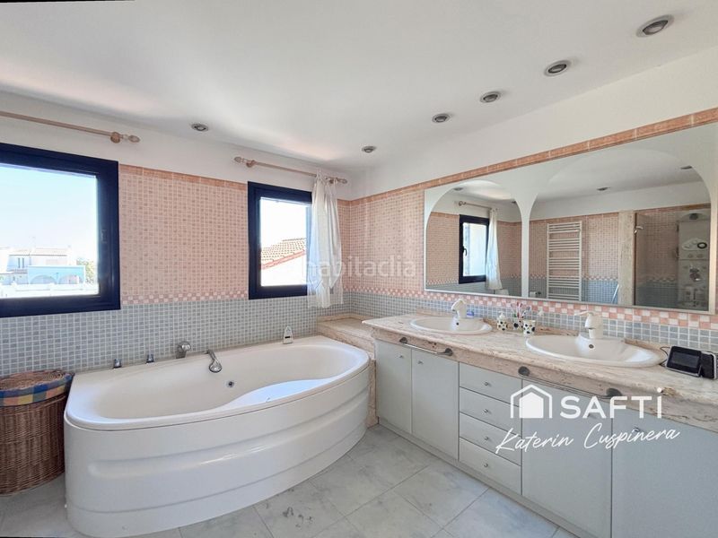 Foto e4a49a54-1c62-4972-ba4c-ad091b19af63. Casa amb calefacció piscina a Bonavista Vendrell (El)