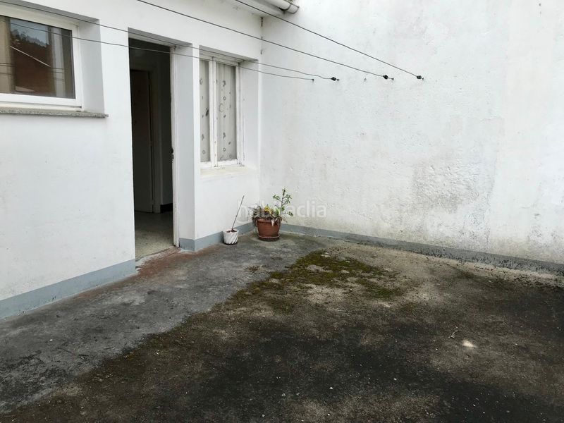 Foto 39b9a7dd-df1c-4bc5-a55b-b1bd945bf9ed. Casa aparellada amb aparcament a Outes