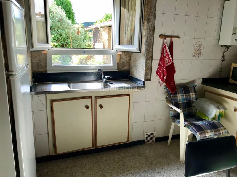Foto 6363029d-e9a4-45e5-8b16-6784c4014ce7. Casa aparellada amb aparcament a Outes