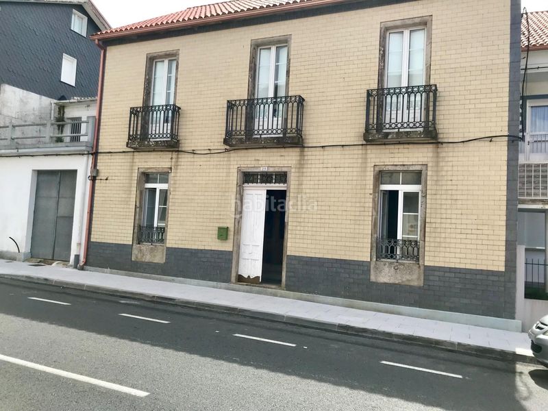 Foto b53ee127-a174-4ffe-9066-4b10e7368653. Casa aparellada amb aparcament a Outes