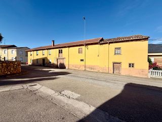 Maison à Llamas de la Ribera