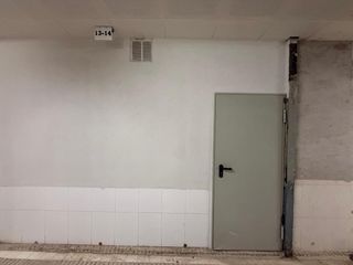 Aparcament cotxe a Llefià