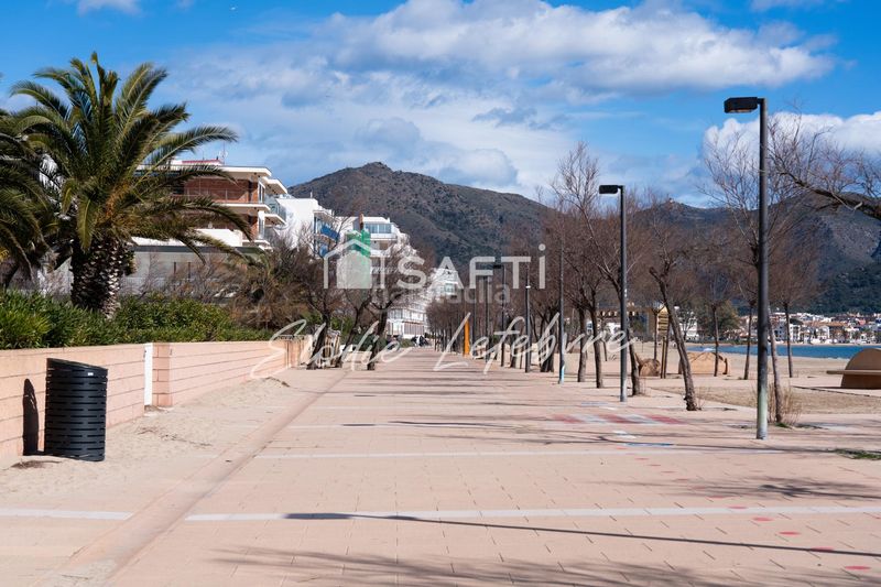 Foto f609965c-1831-46ce-93a6-fc7b629be092. Pis amb calefacció aparcament a Salatar Roses