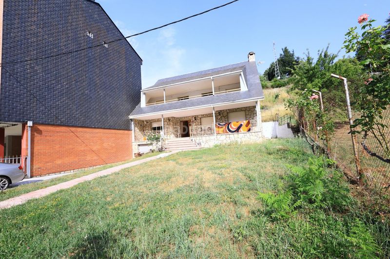 Foto 799f8f1e-0994-4a03-868a-1e717fb46f0d. Casa amb calefacció aparcament a Toreno
