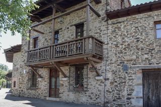 Gebäude in Santa María de Ordás