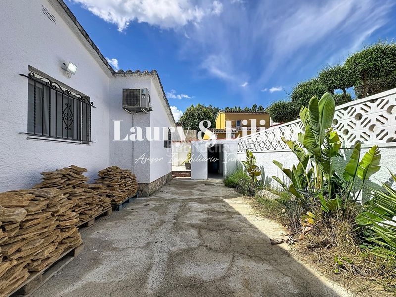 Foto 574529c8-c2d5-40bb-9101-21bcd51f4051. Casa en Montgrí Empuriabrava