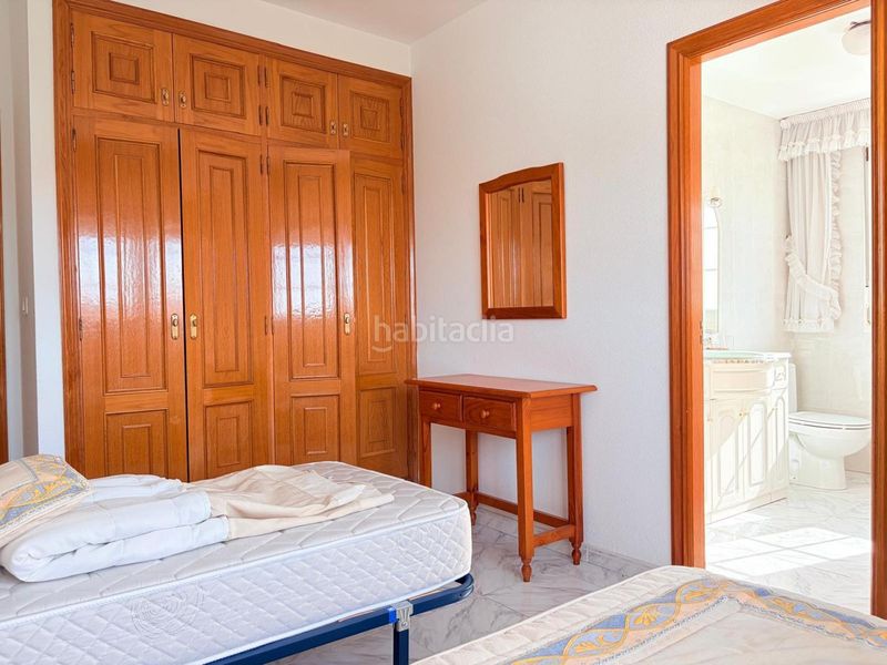 Foto f407a598-7e55-4849-97d2-95fa7d2d769e. Edificio in Noalla Sanxenxo