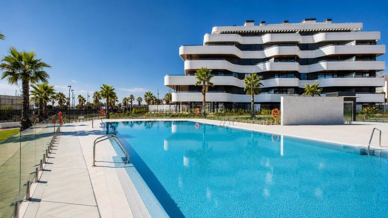 Foto 7d6330ab-11cb-4661-aa8c-7436eaa1d62d. Àtic amb calefacció aparcament piscina a Los Álamos Torremolinos