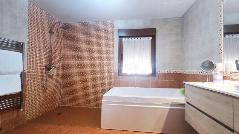 Foto af29f728-f4df-4400-9d25-9b62d369b051. Casa amb calefacció aparcament a Cuadros
