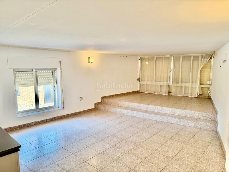 Foto e35d1856-c321-49a7-8b4d-f6f28df4dcac. Edificio in Villaquejida