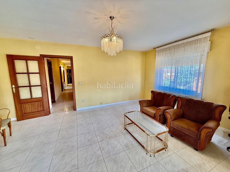 Foto e3a264f8-d435-49fa-94d1-1db654691f67. Edificio in Villaquejida