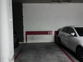 Car parking in Avenida de Abril-9 de Octubre