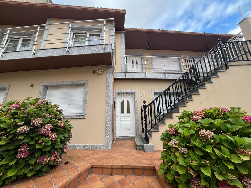 Foto 8fe649a6-5f1b-4860-ae6d-e3c7bb658ae4. Casa adossada a Boiro