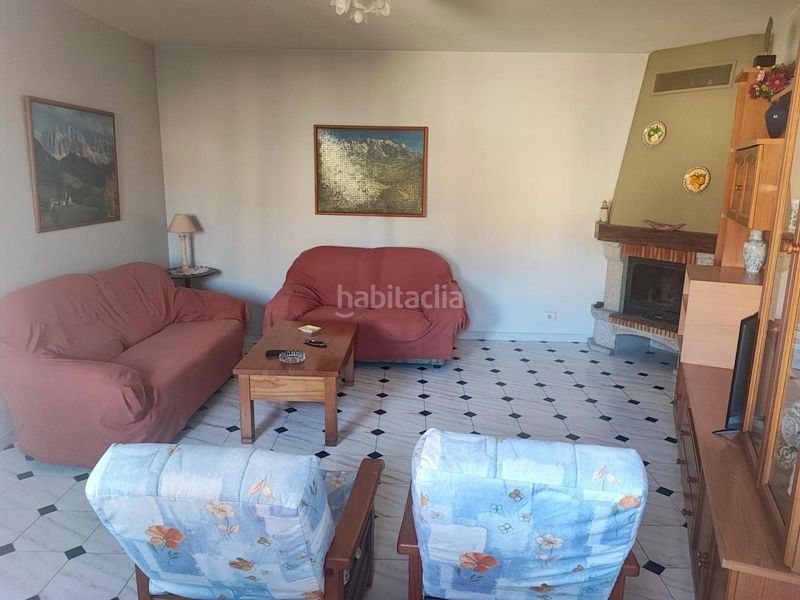 Foto 904daf8d-1106-45c8-8e2c-68e2a33cbfda. Casa adossada a Boiro