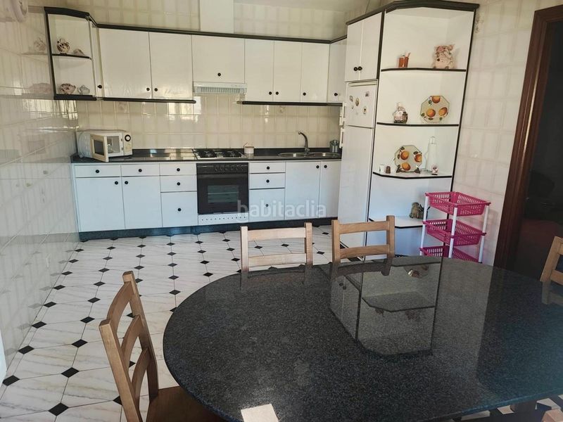 Foto a9aea552-08ba-44a3-ae16-6c46a8dc94ef. Casa adossada a Boiro