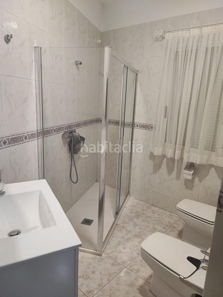 Foto c0d19b3a-7d44-46e4-a395-fe48d4bff833. Casa adossada a Boiro