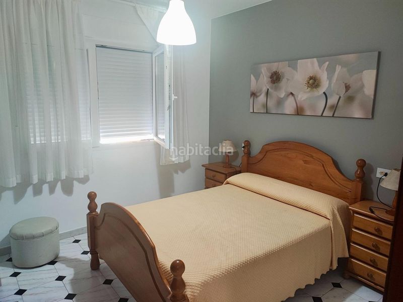 Foto cecf2b03-ac91-4e97-9f34-ae2a922ebb41. Casa adossada a Boiro
