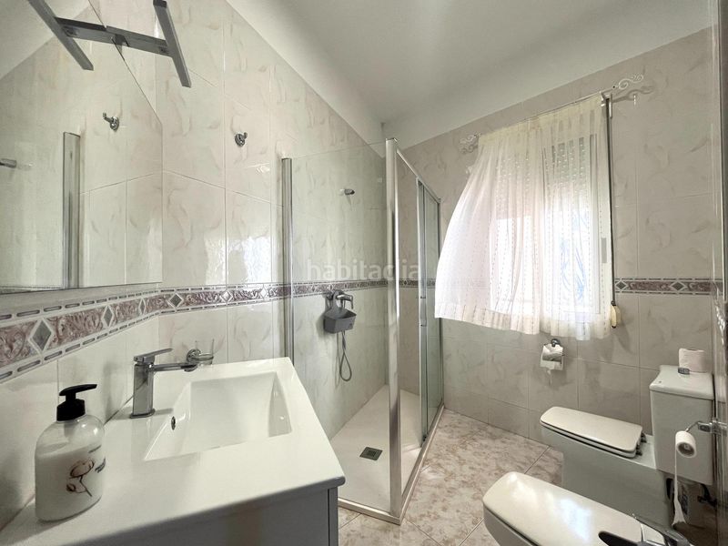 Foto e8ac9c26-92c0-4ef9-bcdb-6d3ea20707d4. Casa adossada a Boiro