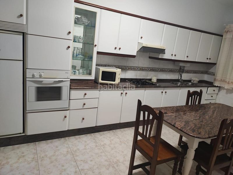 Foto fc136345-7f83-4415-812b-b8db52988a72. Casa adossada a Boiro