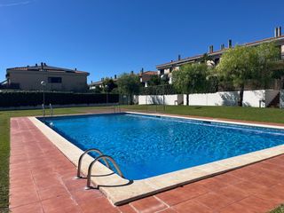 Casa adossada a Santa Maria