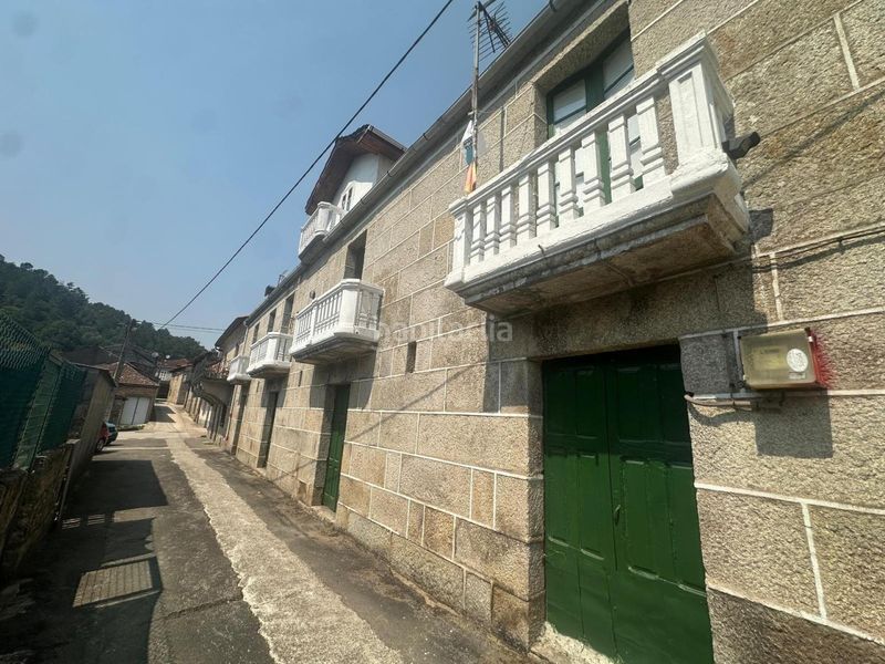 Foto 8723c03c-01b2-4d2b-b284-625a0a4a4bc3. Casa adossada amb aparcament a Arnoia (A)