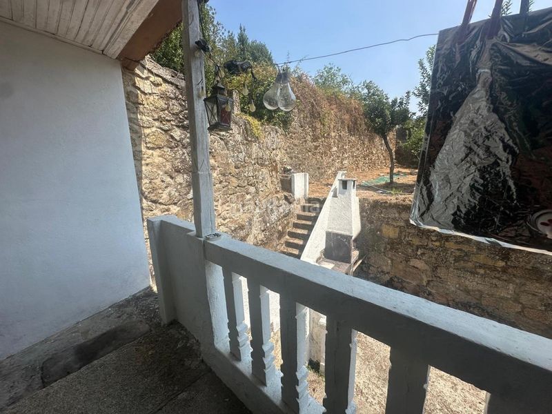 Foto 9910ad48-da7f-4a80-8b85-db02e86b5ab1. Casa adossada amb aparcament a Arnoia (A)