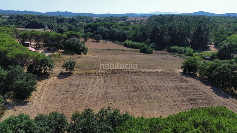Foto d5741126-6332-416b-bd85-4e77bf0baf23. Finca rústica a Aiguaviva Parc Vidreres