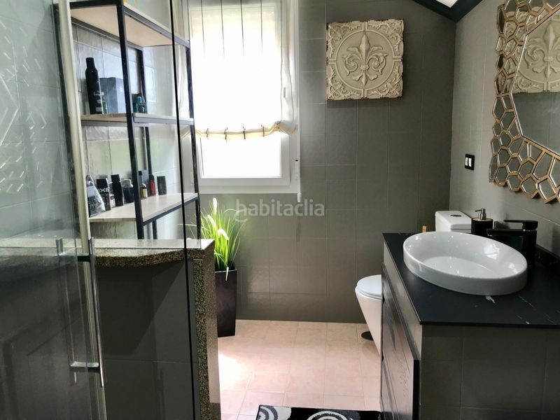 Foto 4de486e0-d0f4-4812-ae93-690ab56f06f1. Casa amb calefacció aparcament piscina a Oleiros Ribeira