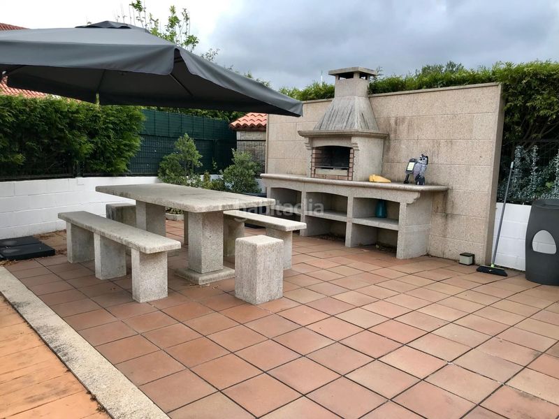 Foto 9a58a437-8831-4fc8-a7e3-2509ba3e53ab. Casa amb calefacció aparcament piscina a Oleiros Ribeira