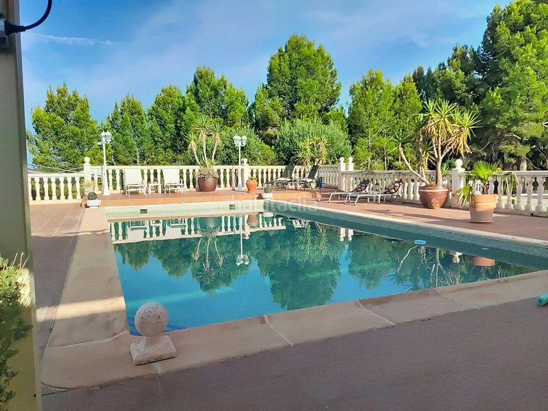 Foto cf5d604b-6ba5-4fa4-bd08-a72c7a842e25. Casa amb piscina a Alborache