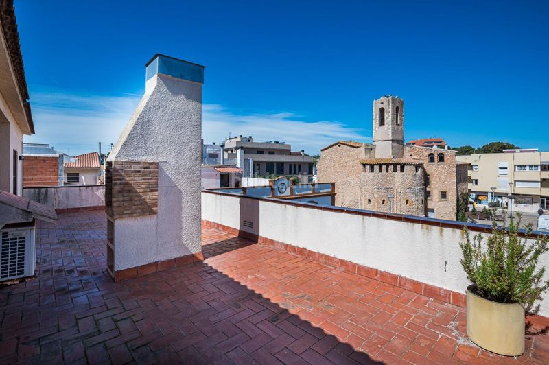 Foto a37b2c1a-5530-4ab1-9c64-028c0b1990f5. Casa amb calefacció aparcament a Cunit residencial Cunit