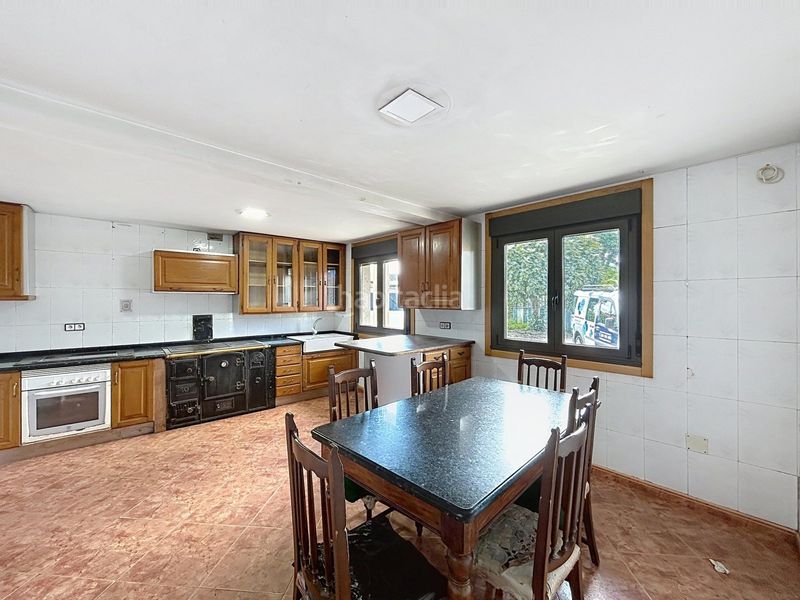 Foto a5b1b580-3421-4640-8a5e-9d7661168486. Casa amb calefacció aparcament a Valga