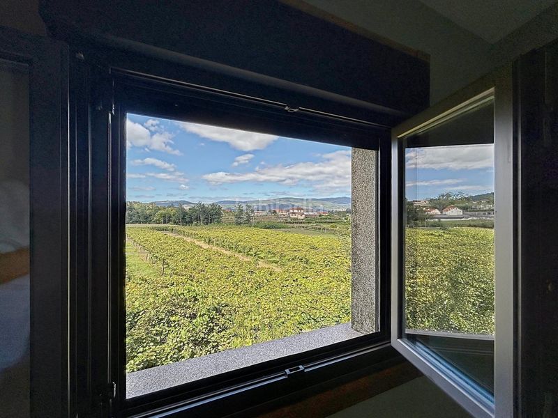 Foto a704a880-8a23-45a9-b18e-ea9df43b0406. Casa amb calefacció aparcament a Valga