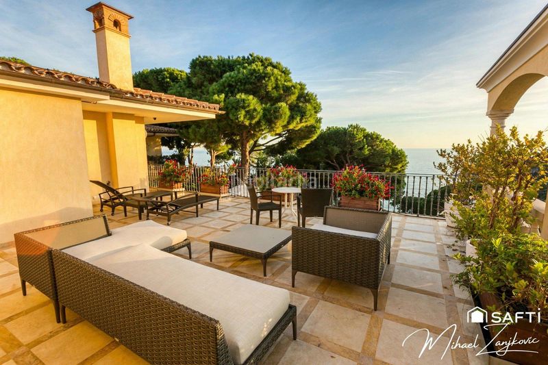 Foto bde6686a-ce10-4005-aa00-434f3f575d37. Casa amb aparcament piscina a La Pola i Giverols-Salionç Tossa de Mar