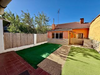 Casa adossada a Valdevimbre