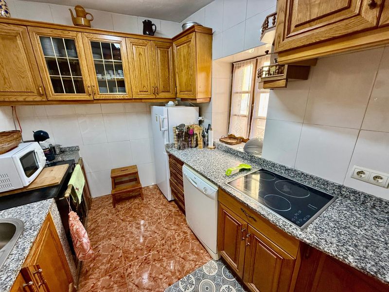 Foto 4b86563d-004b-4f97-8a62-dbdf504de6b2. Casa adossada amb aparcament a Valdevimbre