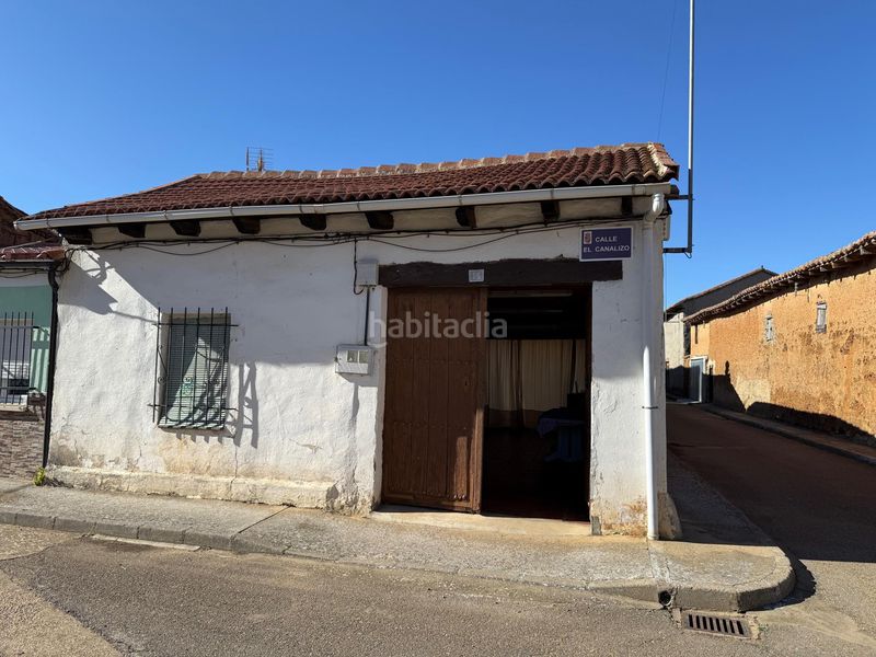 Foto 89f95b0c-1ac1-45fb-b5df-7123288912ab. Casa adossada amb aparcament a Valdevimbre