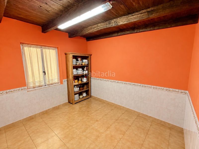 Foto 9fae2dd0-f584-4809-8ce4-22ac55a2756c. Casa adossada amb aparcament a Valdevimbre