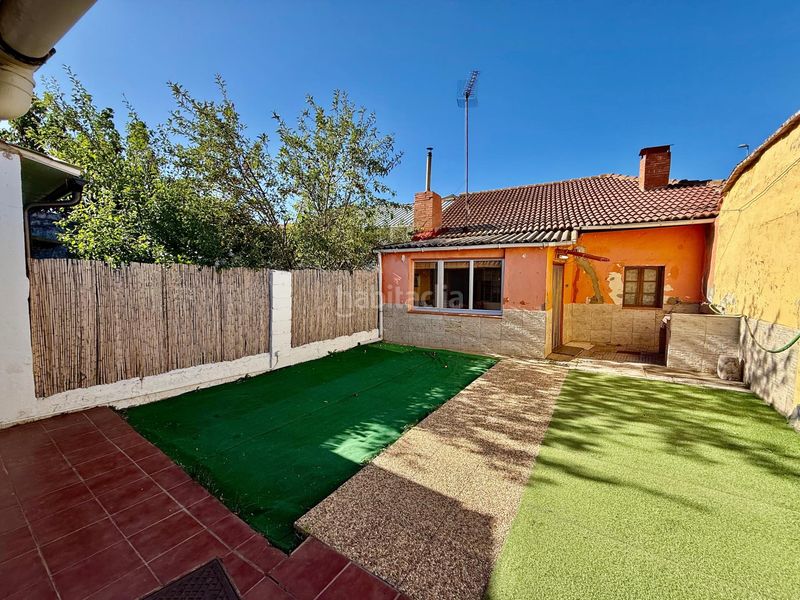 Foto a4f3a119-9c2e-4c14-8d83-2346d397176f. Casa adossada amb aparcament a Valdevimbre