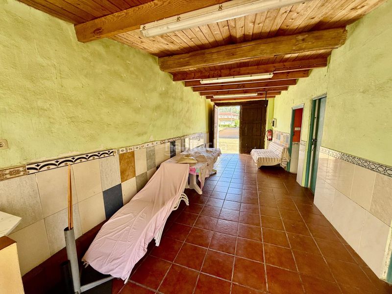 Foto a69cd302-833a-4f32-981d-470226813662. Casa adossada amb aparcament a Valdevimbre