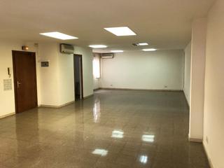 Location Bureau  Carrer de la república. Oficina amplia junto a la rambla