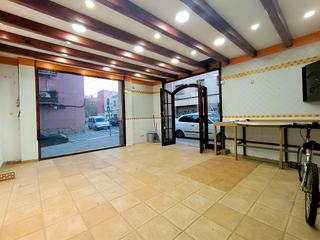 Lloguer Local Comercial  Carrer de les garrigues. Diáfano y esquinero