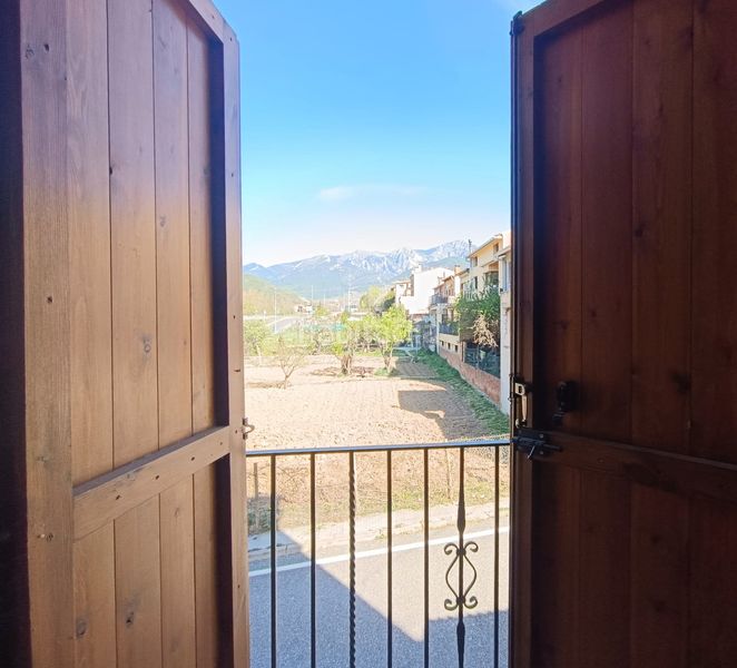 Foto f7c5eddd-0ecb-4885-a2c5-2f903aac89d6. Masia amb xemeneia calefacció a Bagà