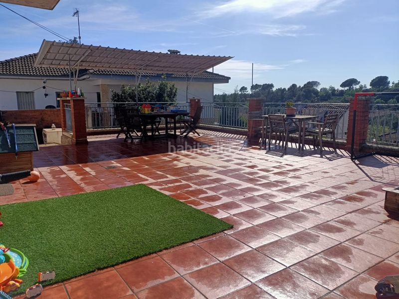 Foto c0e9b67b-8fe5-4936-a692-5b36ab235f2e. Casa amb xemeneia calefacció aparcament piscina a Sentmenat