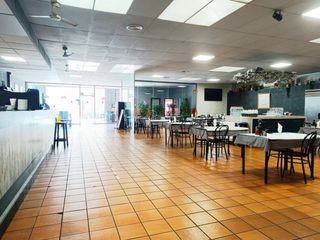 Umzug Fabrikhalle  Carrer d'olot. En pleno funcionamiento de 400 m² totalmente equipado – listo pa
